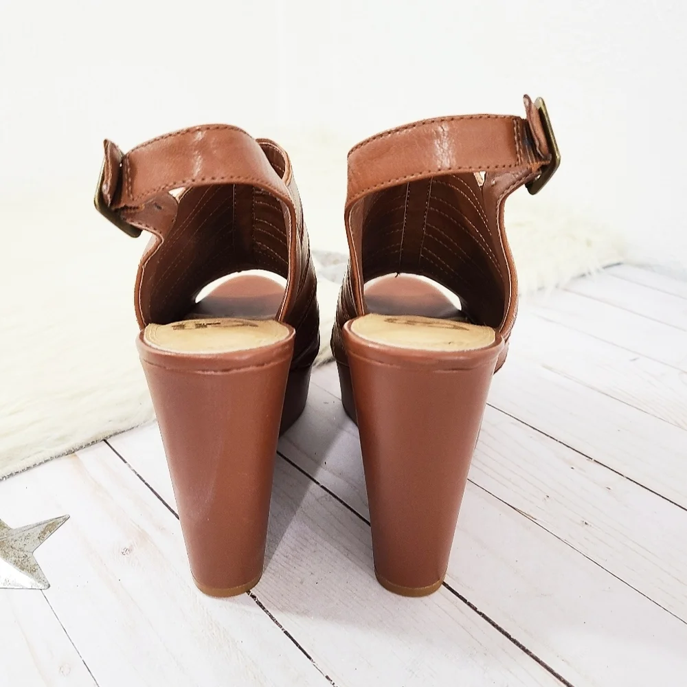 Gianni Bini Platform Wedge Sandals Brown Faux Leather Ankle Strap Size 9.5